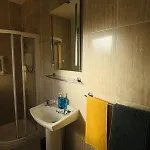 Lakeside Townhouse - Homely & Modern Apartman