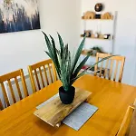 Lakeside Townhouse - Homely & Modern Apartman