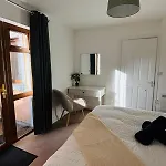 Lakeside Townhouse - Homely & Modern Apartman