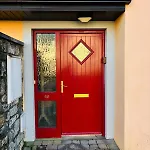 Lakeside Townhouse - Homely & Modern *