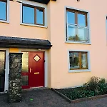 Apartman Lakeside Townhouse - Homely & Modern