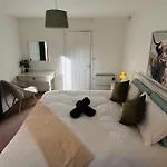 Lakeside Townhouse - Homely & Modern Apartman