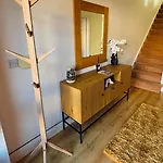 Lakeside Townhouse - Homely & Modern Apartman Killaloe