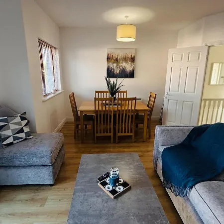 Lakeside Townhouse - Homely & Modern Appartamento Killaloe