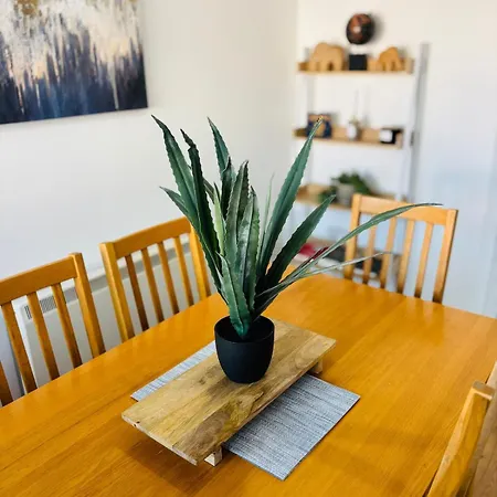 Lakeside Townhouse - Homely & Modern Appartamento