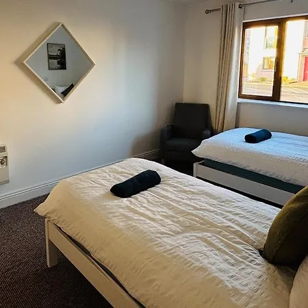 Lakeside Townhouse - Homely & Modern Apartment *