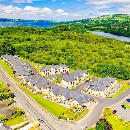 Lakeside Townhouse - Homely & Modern *