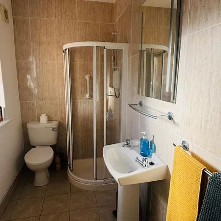 Lakeside Townhouse - Homely & Modern *