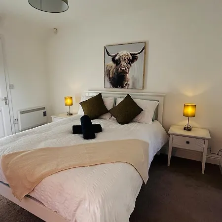 Apartamento Lakeside Townhouse - Homely & Modern