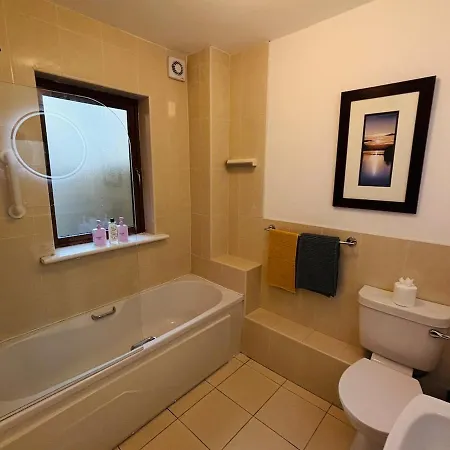 Lakeside Townhouse - Homely & Modern Killaloe