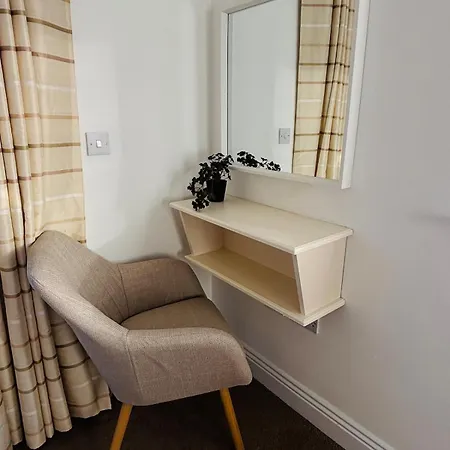 Lakeside Townhouse - Homely & Modern