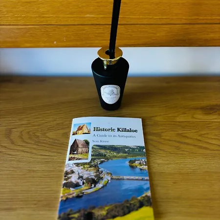 Lakeside Townhouse - Homely & Modern *