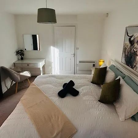 Lakeside Townhouse - Homely & Modern Appartamento