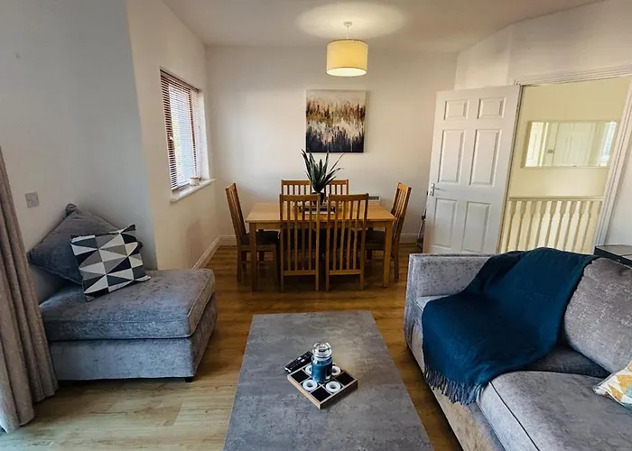 Lakeside Townhouse - Homely & Modern Apartment Killaloe