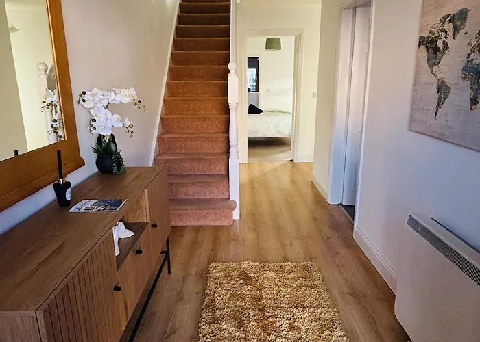 Apartment Lakeside Townhouse - Homely & Modern Killaloe