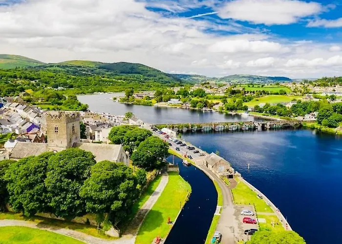 Apartamento Lakeside Townhouse - Homely & Modern