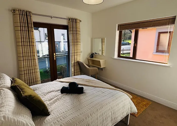 Apartment Lakeside Townhouse - Homely & Modern Killaloe