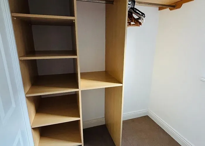 Lakeside Townhouse - Homely & Modern