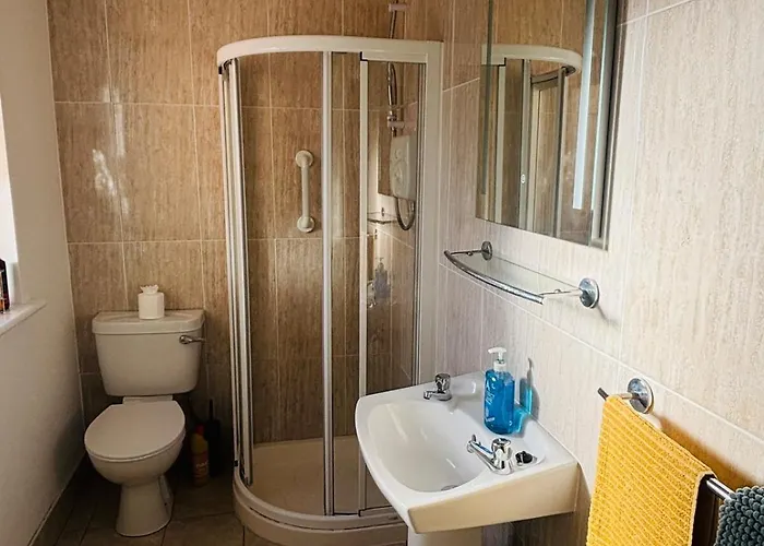 Lakeside Townhouse - Homely & Modern *