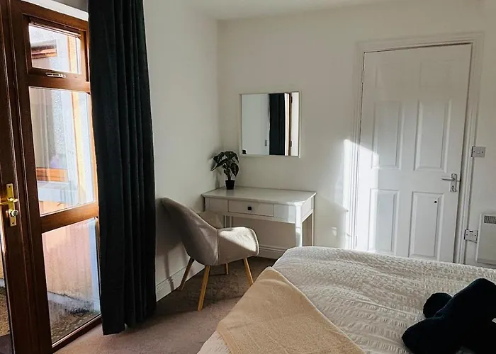 Lakeside Townhouse - Homely & Modern Apartamento