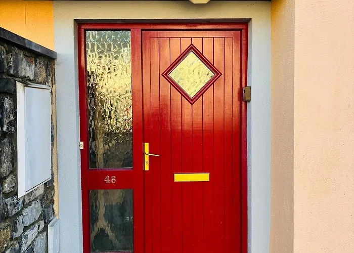 Lakeside Townhouse - Homely & Modern *