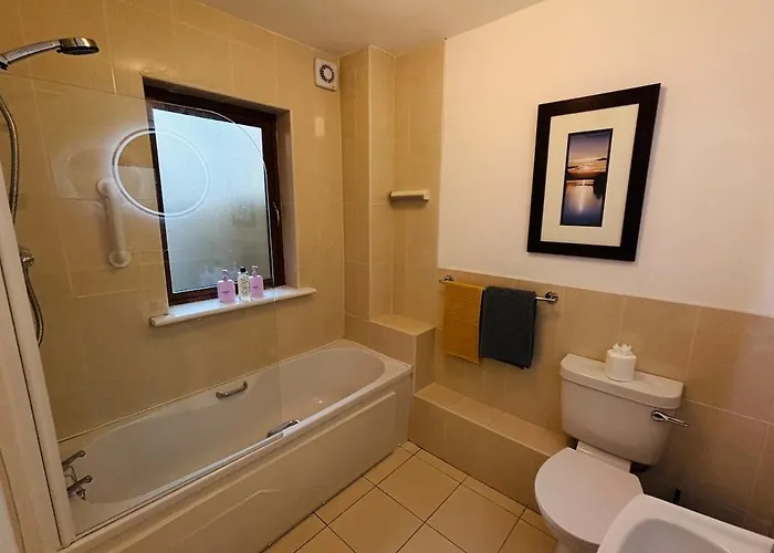 Lakeside Townhouse - Homely & Modern Killaloe