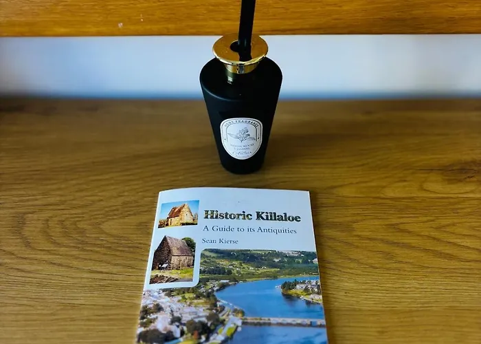 Lakeside Townhouse - Homely & Modern *